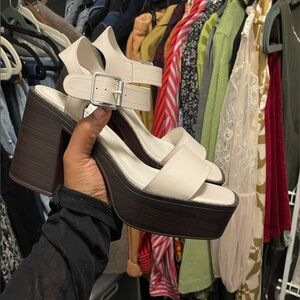 Steve Madden Platform Beige and Brown Sandals NWOT | Size 9.5